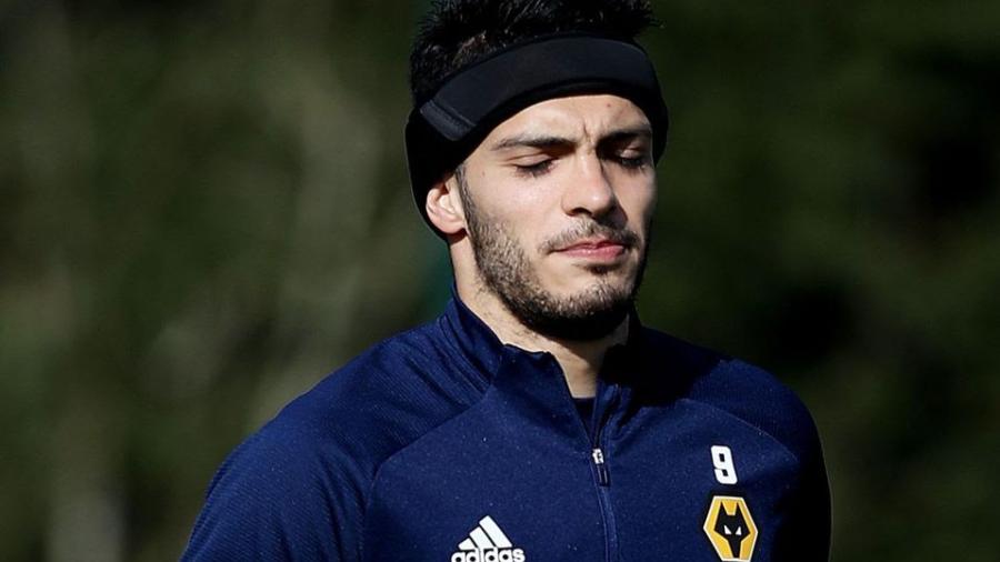 Técnico de los Wolves habla sobre la protección en la cabeza de Raúl Jiménez