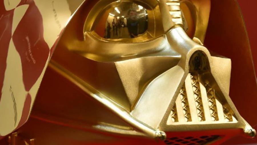 Casco de Darth Vader de oro se vende por 1.3 millones de euros