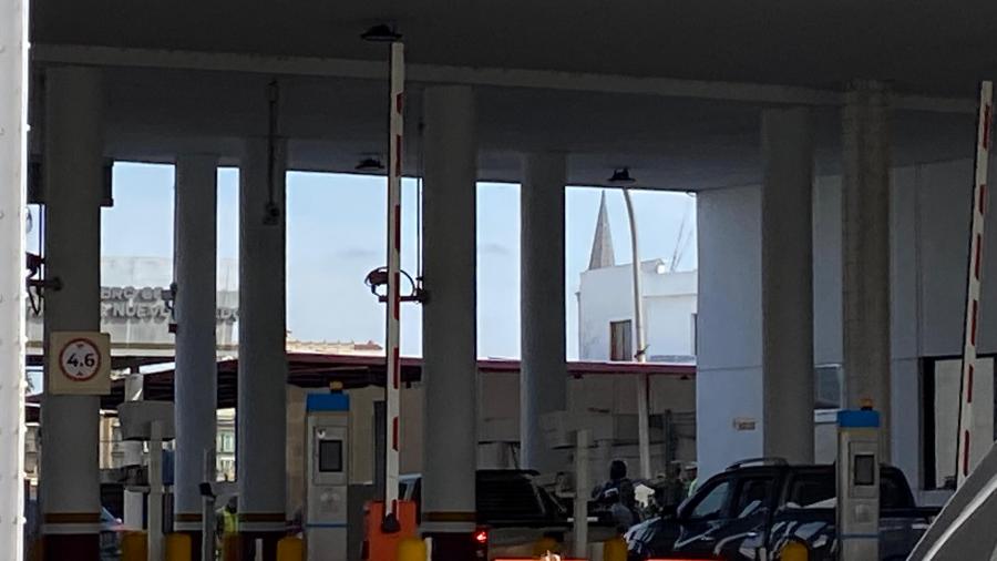Militares inspeccionan vehículos en puentes internacionales 