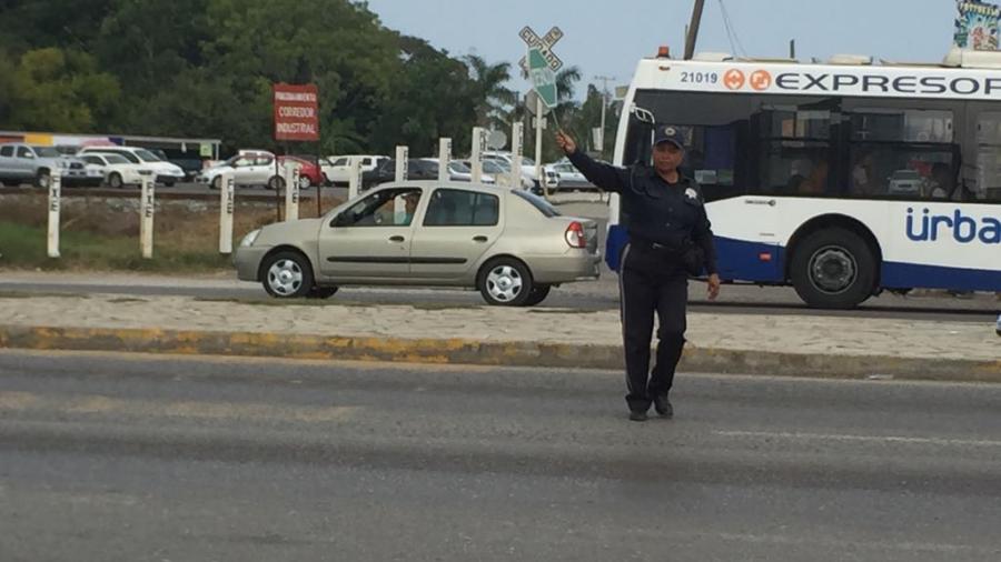 Vigilan de forma permanentemente a agentes de tránsito