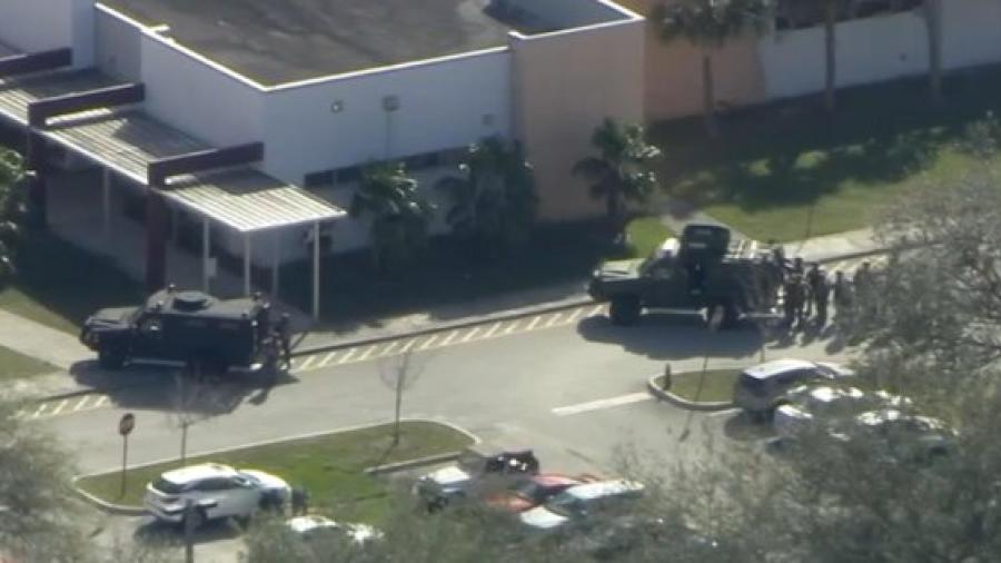 Reportan un tiroteo en una escuela de Parkland, Florida