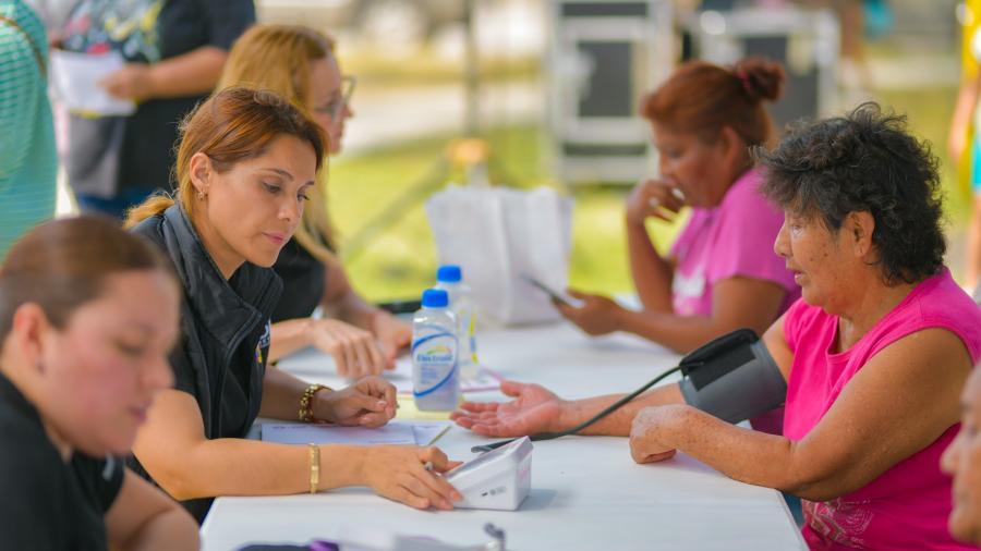 Apoyo ciudadano llega a través de DIF-Reynosa al Fraccionamiento Las Palmas
