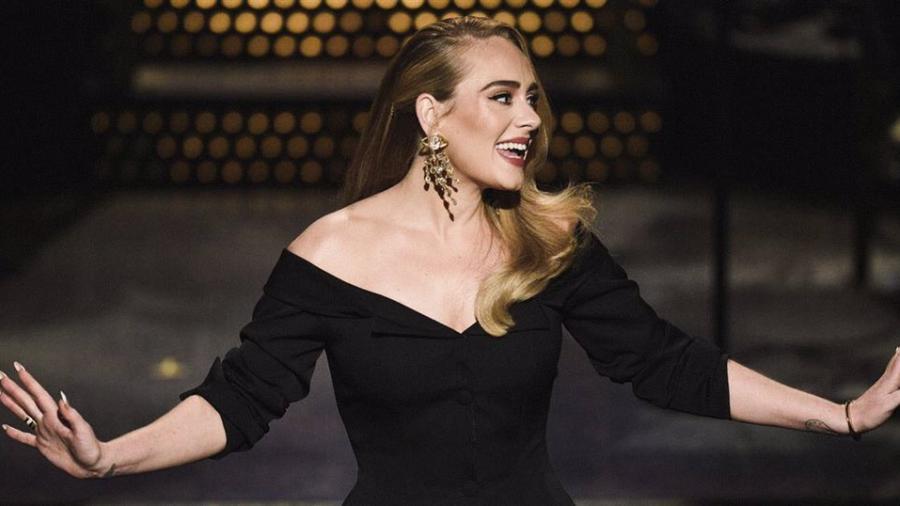 Adele reaparece en Saturday Night Live y sorprende a sus fanáticos 