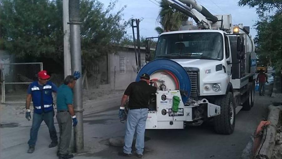 Comapa trabaja con equipo vactor