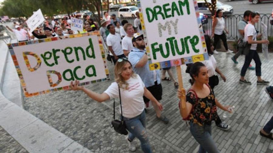 Juez ordena a Trump, restablecer DACA conpletamente
