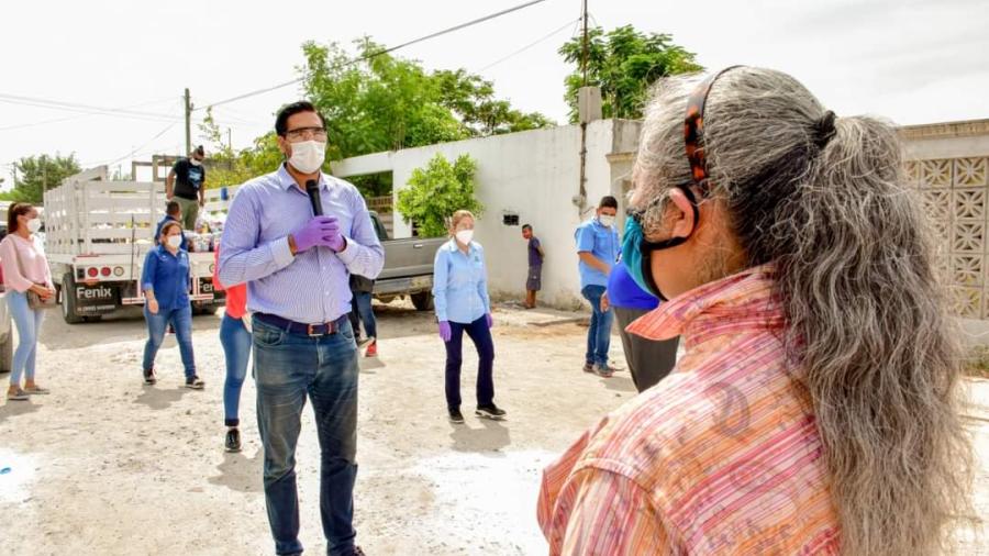Entrega Voluntariado DIF apoyos a familias de La Escondida y Américo Villarreal