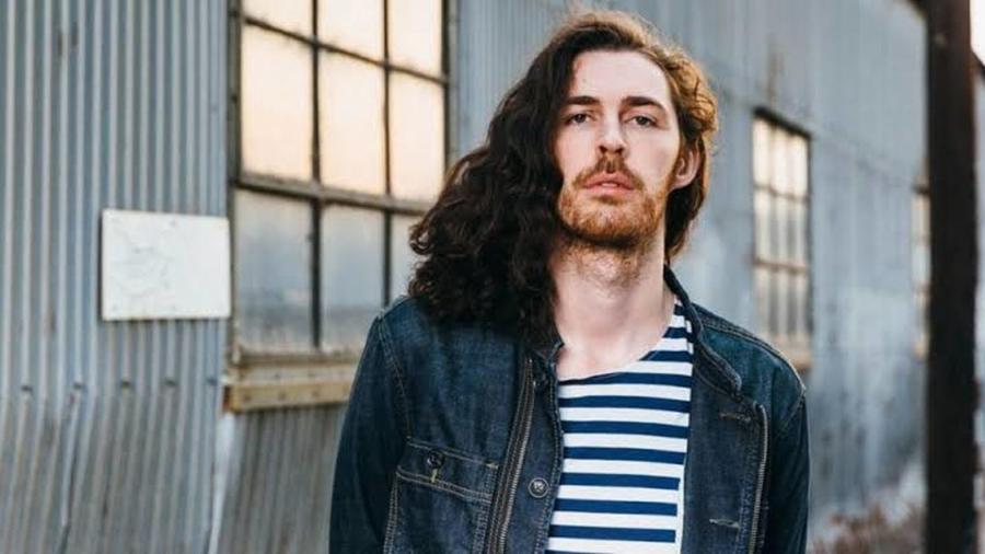 Hozier cantando Toxic era lo que no sabíamos que necesitábamos