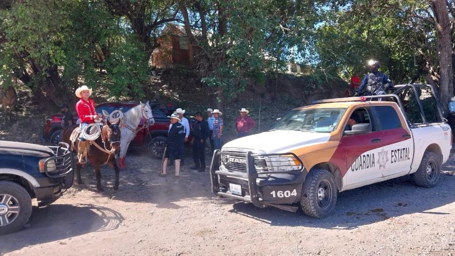Guardia Estatal brinda seguridad durante cabalgata de aniversario de Llera