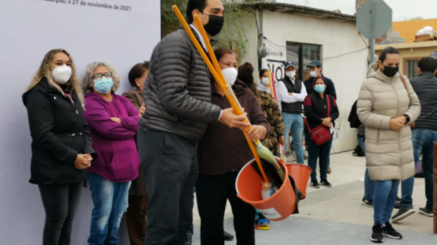 Llama alcalde Carlos Peña Ortiz a ciudadanos a barrer sus calles