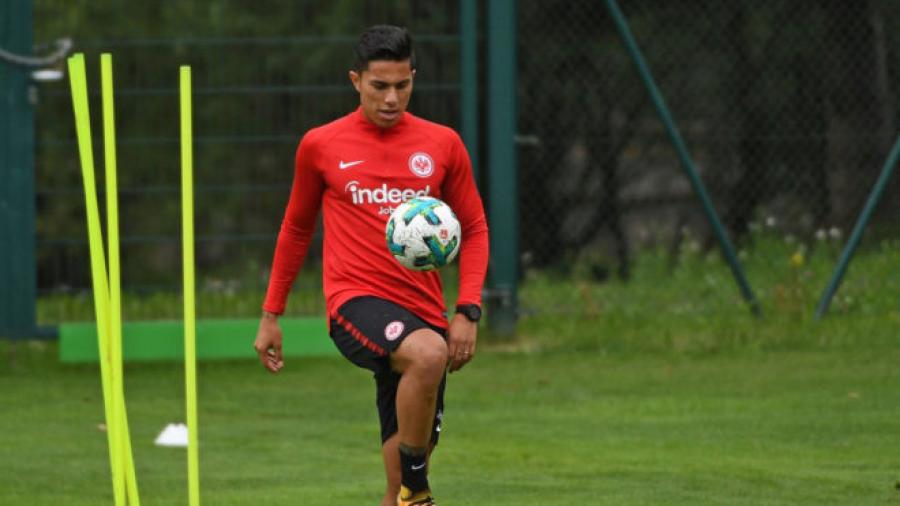 Carlos Salcedo logró recuperarse y está listo para volver a jugar 