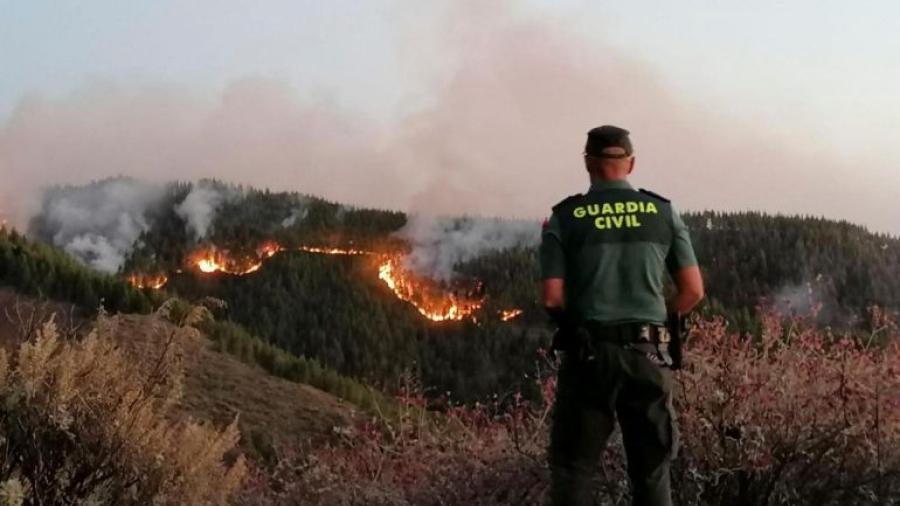 Continúa sin control el incendio forestal en la Gran Canaria, España