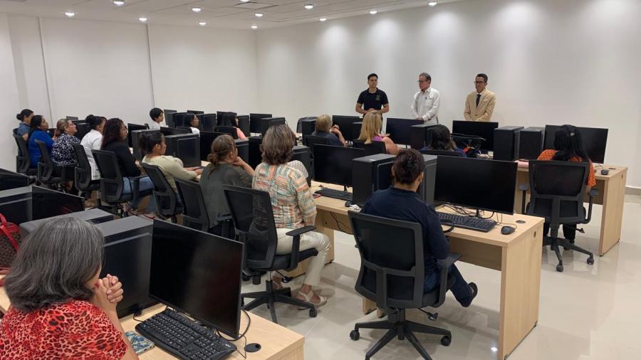Concluye curso de computación en la Infoteca; gradúan 25 mujeres