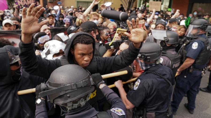 Continúan las protestas por la muerte de Breonna Taylor