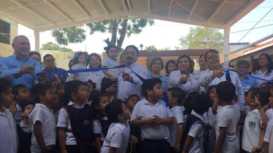 Entregan techumbre metálica a jardín de niños Benito Juárez