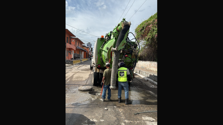 Sondeó COMAPA líneas de drenaje sanitario en distintos puntos de la ciudad