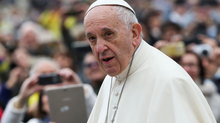 Papa Francisco invita a comer a mil 500 pobres