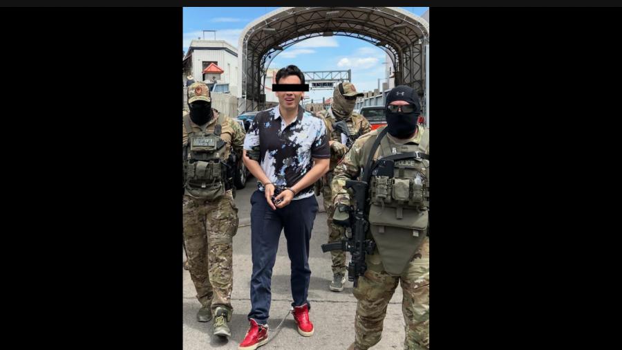Difunden foto de Julio César Chávez Jr. escoltado al ser entregado a México