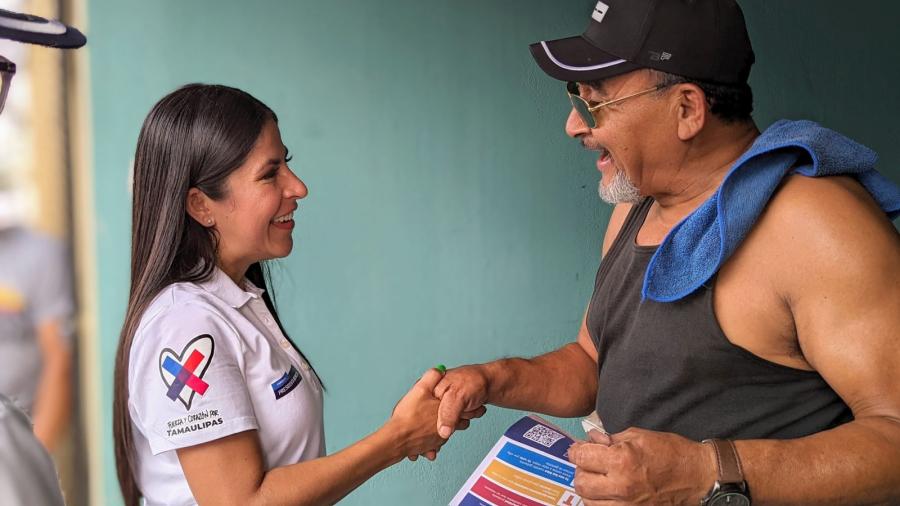 Familias de Villa las Torres reciben con alegría a Lety Salazar