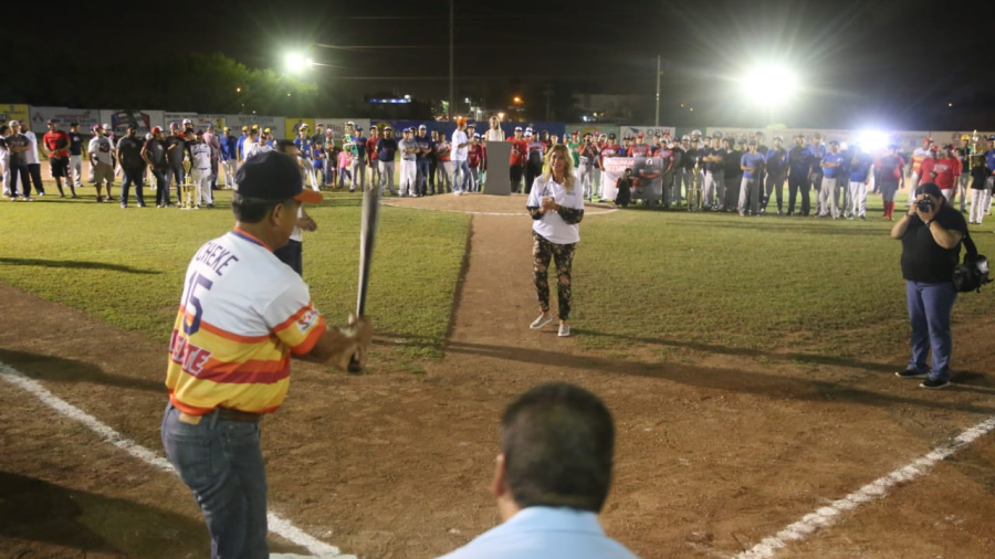 Inaugura Maki Ortiz torneo de beisbol "Ezequiel Bazán"