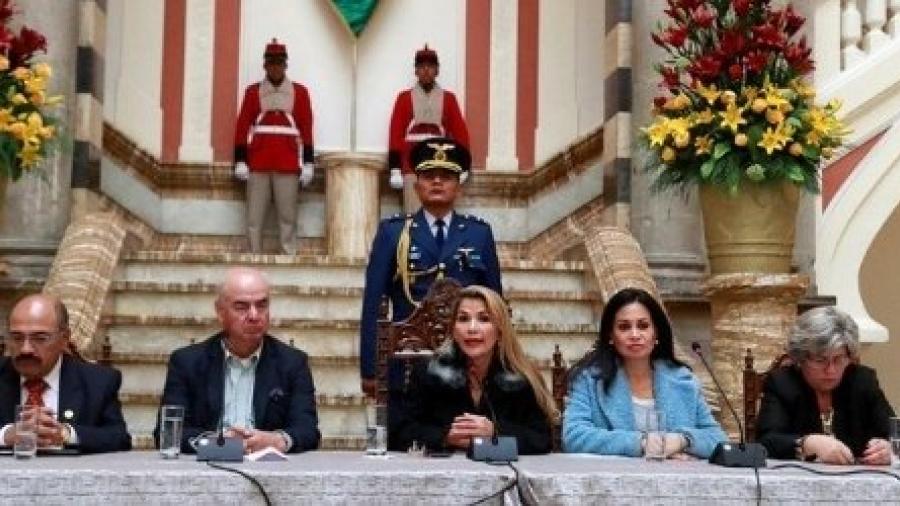 Bolivia expulsa a diplomáticos de Venezuela