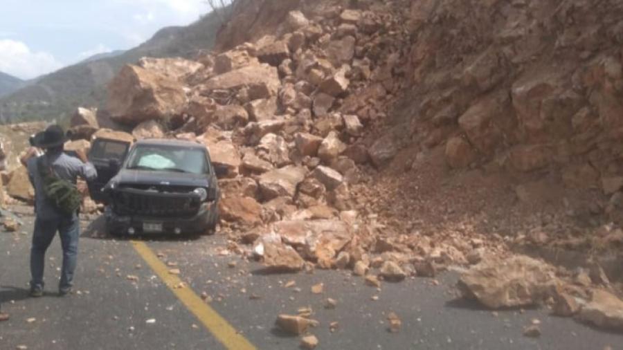 Se reportan derrumbes en carreteras de Oaxaca