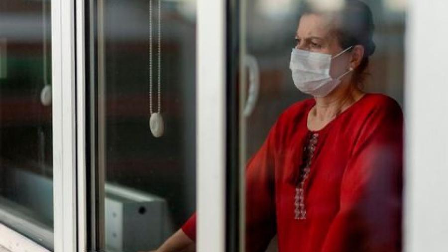 Pacientes de Covid-19 ya no estarán obligados a aislarse en Inglaterra
