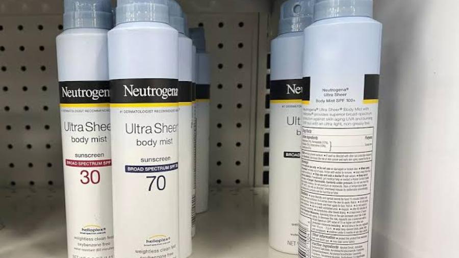 Johnson & Johnson retira del mercado protectores solares por componentes cancerígenos