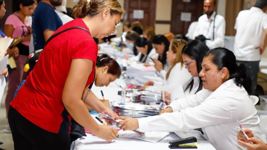 Acceden estudiantes a Becas Municipales convocadas por el Alcalde Carlos Peña Ortiz en Reynosa