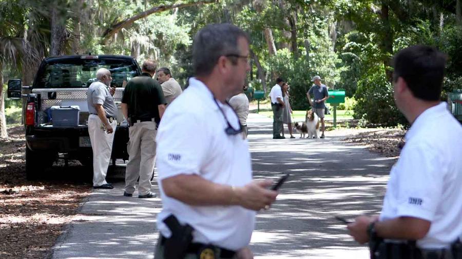 Mujer asesinada por caimán mientras paseaba a su perro