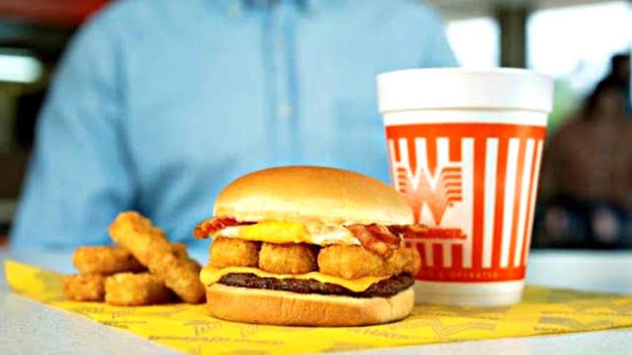 Whataburger cerrará algunas puertas... pero seguirá brindando sus servicios