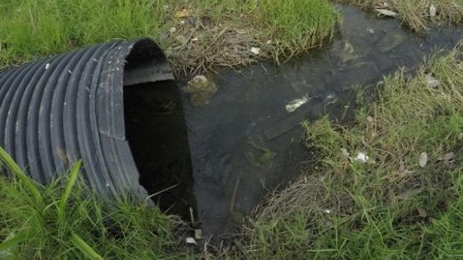 Piden solución a problema de aguas negras