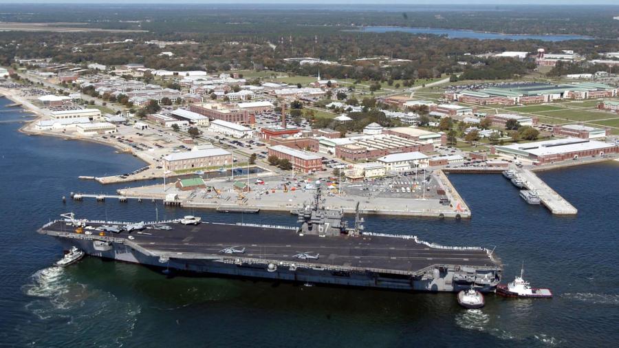 Militar saudí mata a 3 personas en base naval de Florida