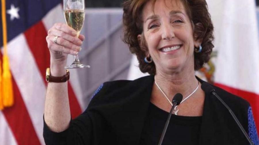 Exembajadora de EU, feliz de escapar del caos de Trump