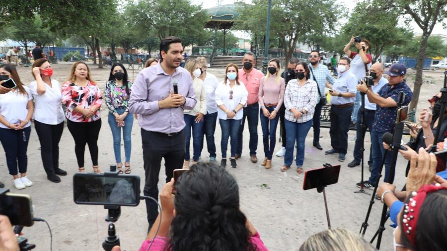 Con gestiones del Alcalde Carlos Peña, se logra traslado de migrantes de Plaza de la República. 
