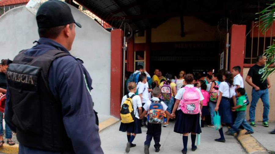 Refuerzan seguridad en planteles escolares 