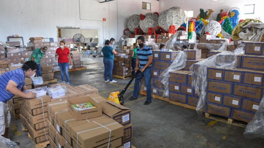 Avanza entrega de libros de apoyo en Nuevo Laredo
