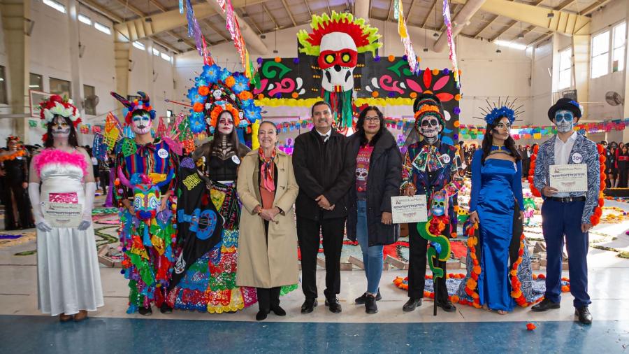 Con monumental tapete y altar de muertos, participa prepa “Ricardo Flores Magón” en Festival de la Huesuda 2023