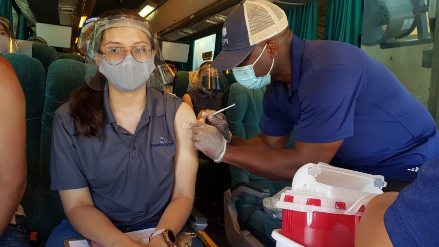 Se lleva a cabo programa piloto para vacunación en trabajadores de maquiladoras de Nuevo Laredo