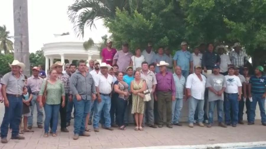 Productores agr&iacute;colas piden se les paguen los incentivos por siembra 
