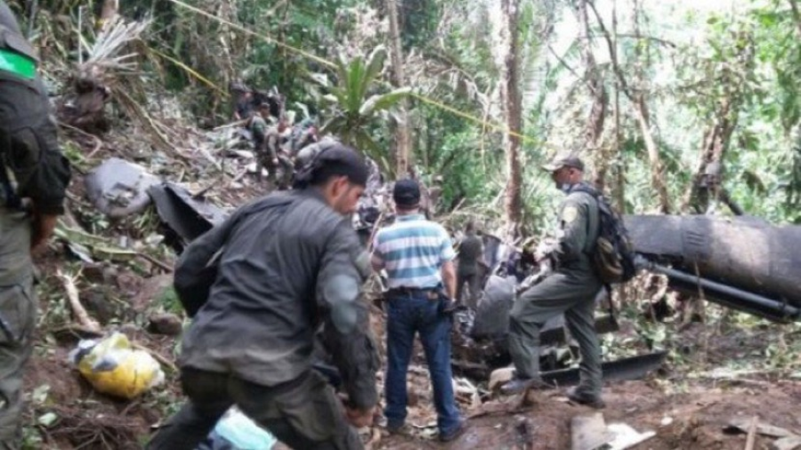 Mueren cuatro policías colombianos al accidentarse su avión