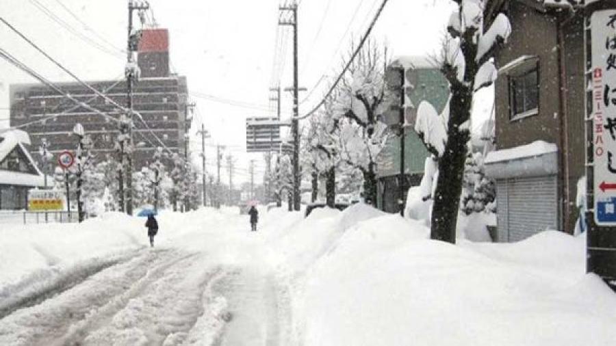 Fuertes nevadas azotan la región central de Japón