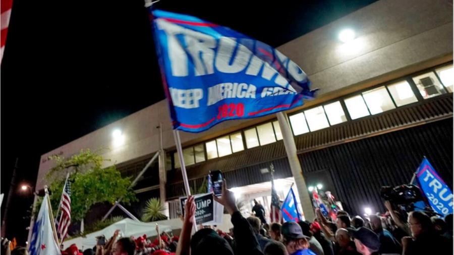 Simpatizantes de Trump protestan en Arizona por segundo día consecutivo 