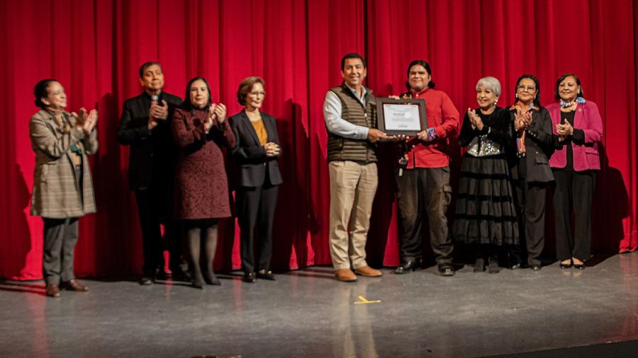 Reconoce Alcalde Mario López a Martín Rodríguez y Oscar Rivera, por preservar la historia de Matamoros