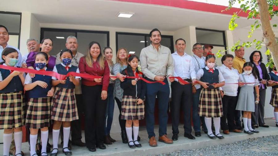 Entregó Carlos Peña Ortiz módulos sanitarios a escuela primaria 