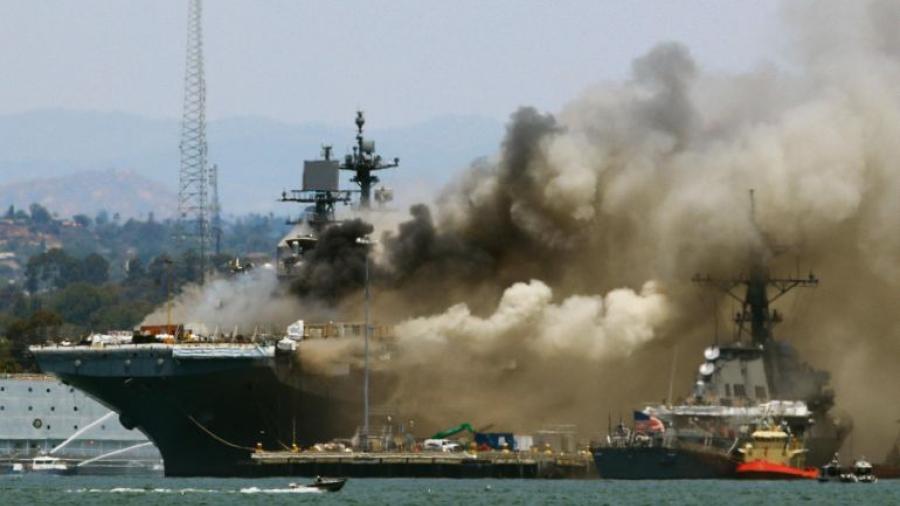 Incendio en un buque naval anclado en San Diego deja  21 lesionados