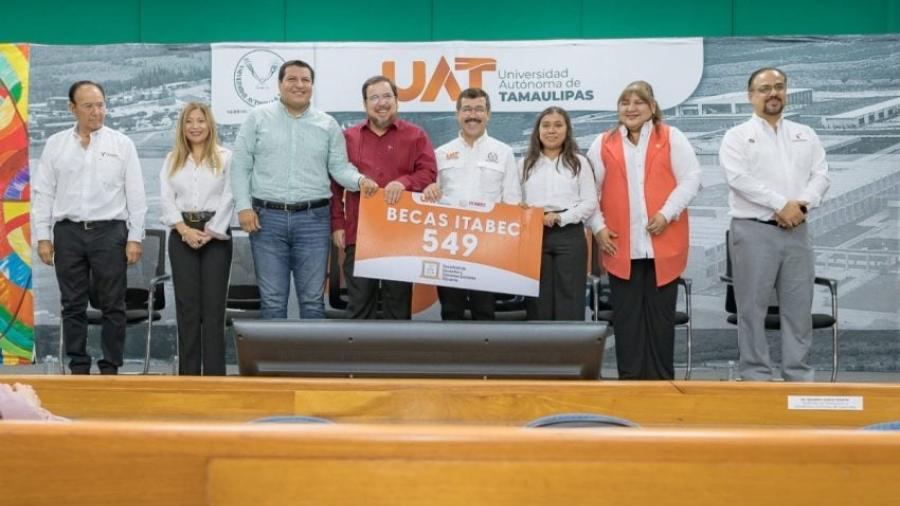 Entrega ITABEC becas “Futuro Tamaulipas Jóvenes de Nivel Superior”
