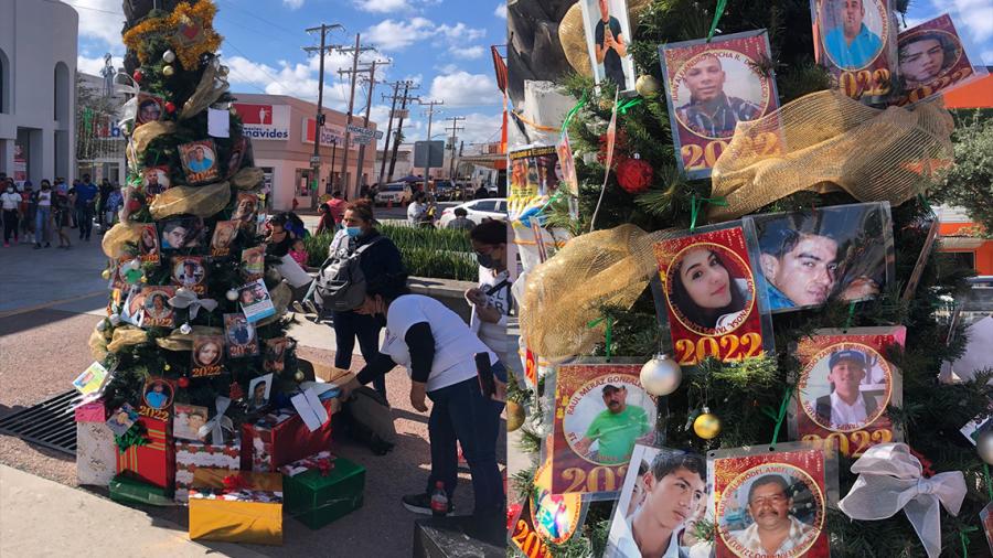 Colocan árbol de navidad por desaparecidos