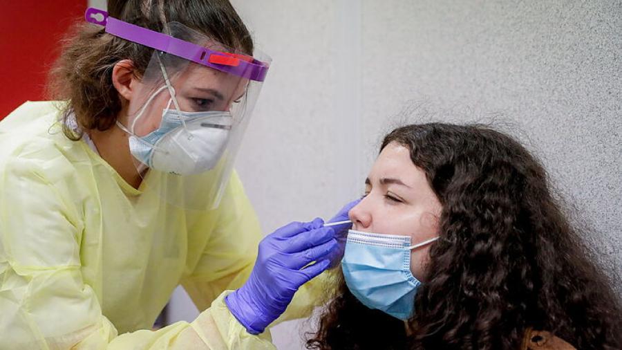 Europa aplica nuevas restricciones para afrontar los contagios de COVID-19