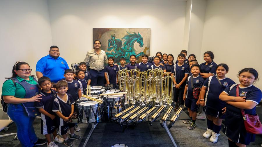 Recibió Banda de Guerra instrumentos entregados por el Alcalde Carlos Peña Ortiz