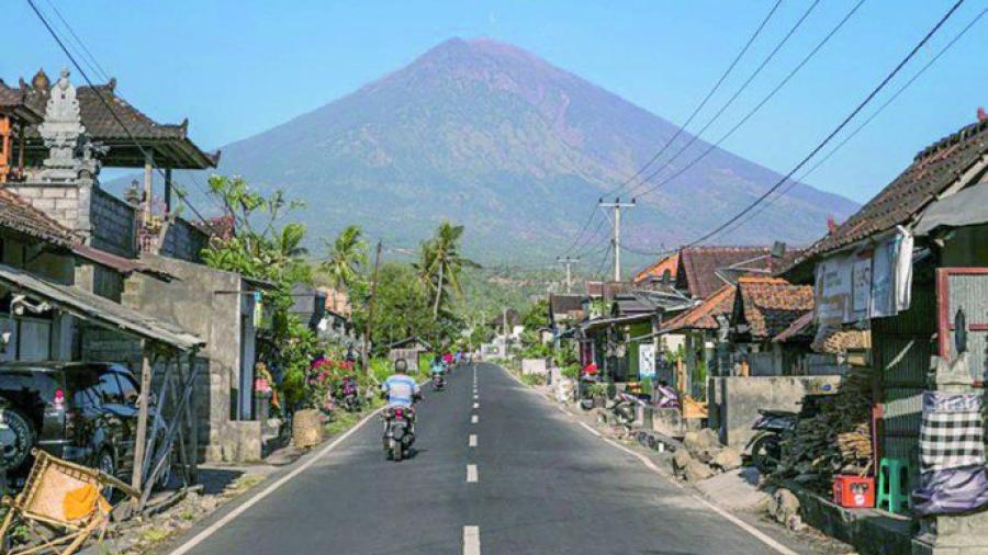 Suman 135 mil evacuados en Bali ante inminente erupción volcánica